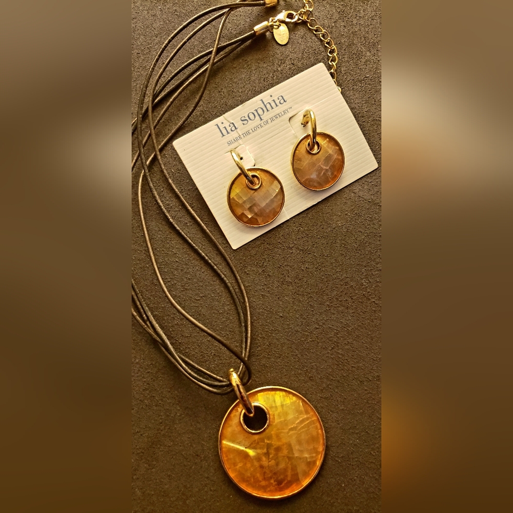 LIA SOPHIA | Mother of Pearl Pendant & Earrings